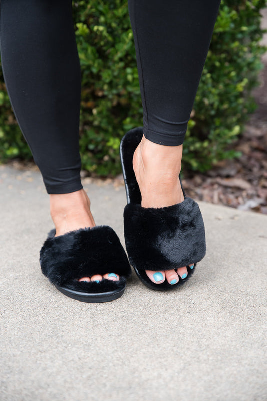 Fuzzy Slipper Sandals 𝗶𝗻 𝟯 𝗰𝗼𝗹𝗼𝗿𝘀